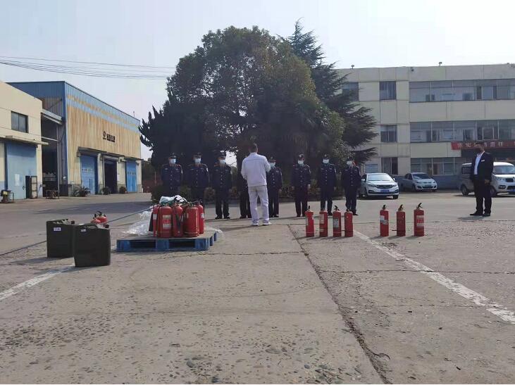 獵鷹保安公司積極組織，開展消防實(shí)戰(zhàn)演練，防患于未“燃”