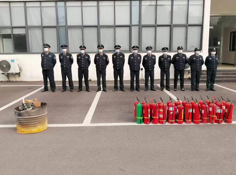 襄陽(yáng)獵鷹保安招聘公司給您介紹一下泡沫滅火器的種類及工作原理！