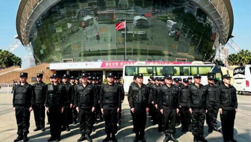 2023襄陽(yáng)馬拉松在我市諸葛亮廣場(chǎng)激情開跑啦！