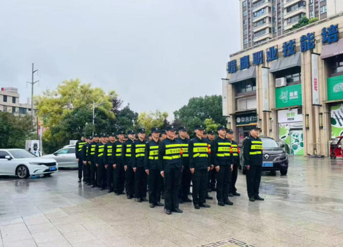 出發(fā)棗陽(yáng)體育館！籃球賽。